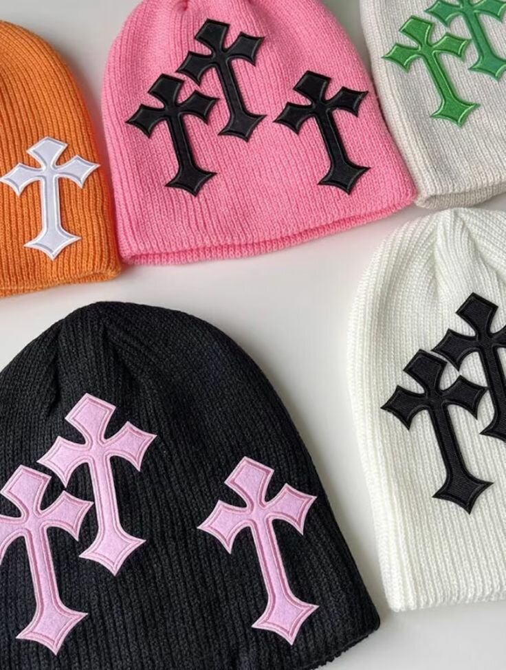 Bonnets en tricot croix