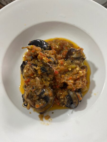 Escargots épicés en sauce