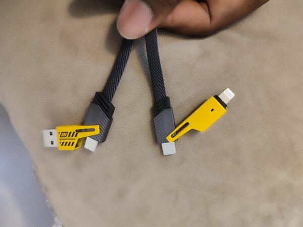 CÂBLE USB 4 EN 1