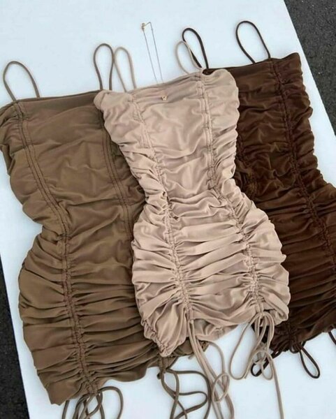 Robe froncée dos nu pour femmes