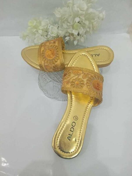 Ladies shose