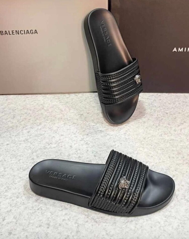 Élégantes mules noires