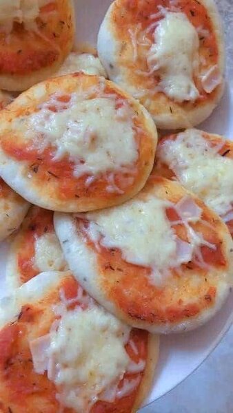 Mini pizza et barre de cake