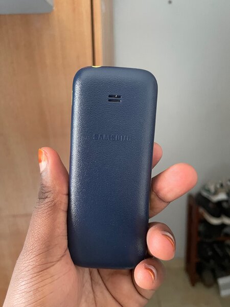 Téléphone Samsung avec chargeu