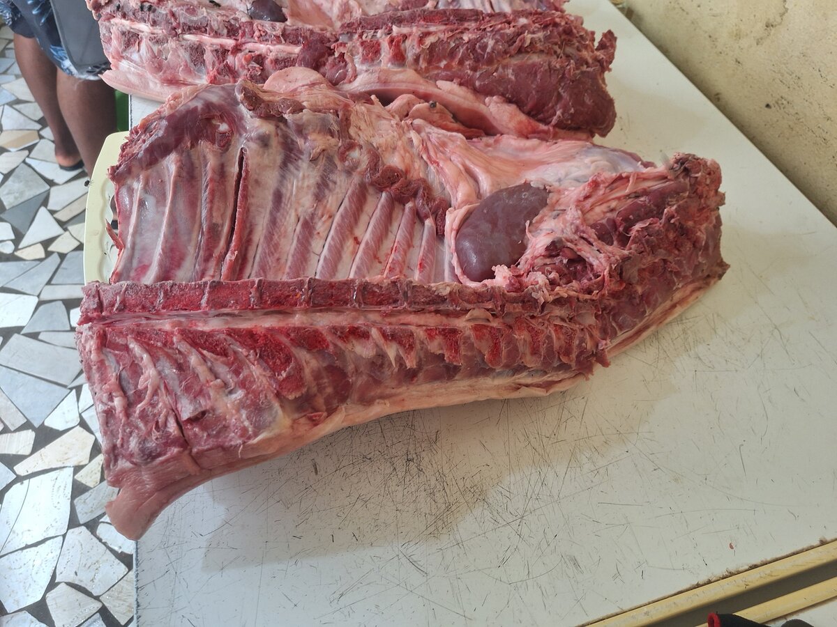 Porc africain (cottes, entrecôte, travers)