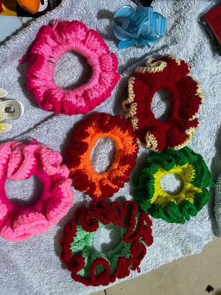 Lot de chouchous crochet colorés