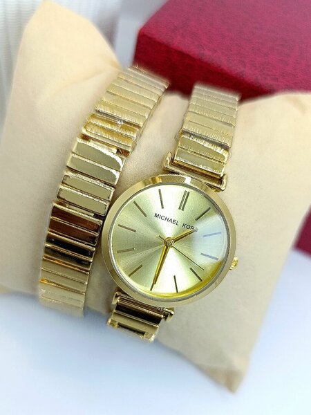 Montre en acier doré luxe