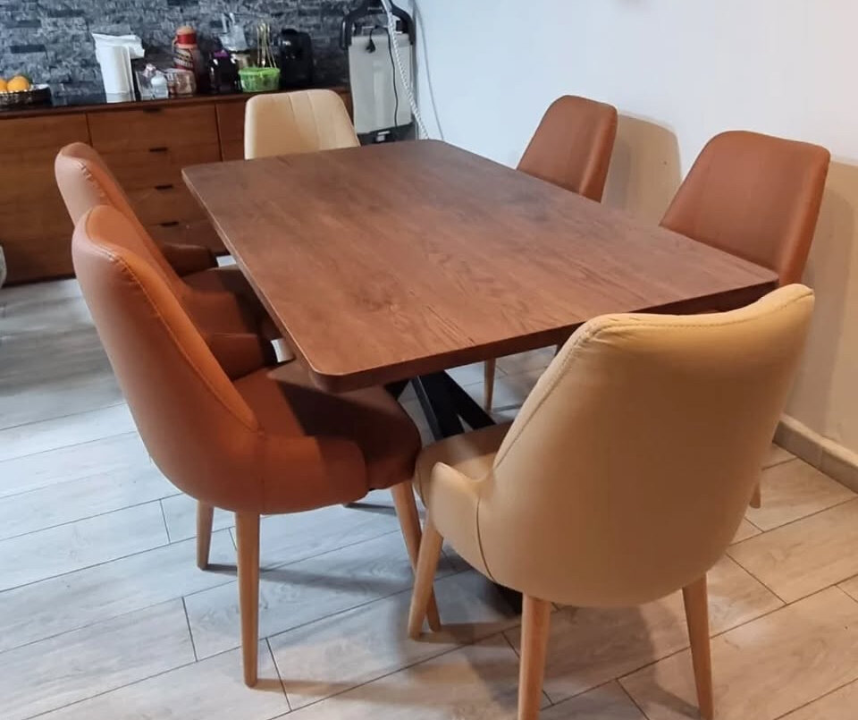 Table et chaises modernes