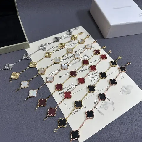 Bracelet van Cleef à la mode