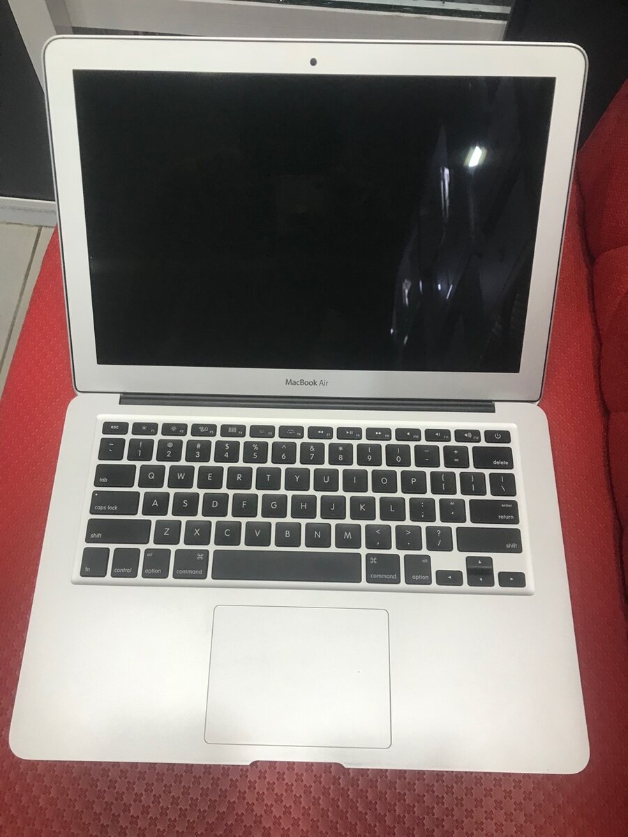 MacBook Air core i5 8gb 256  14 pouce