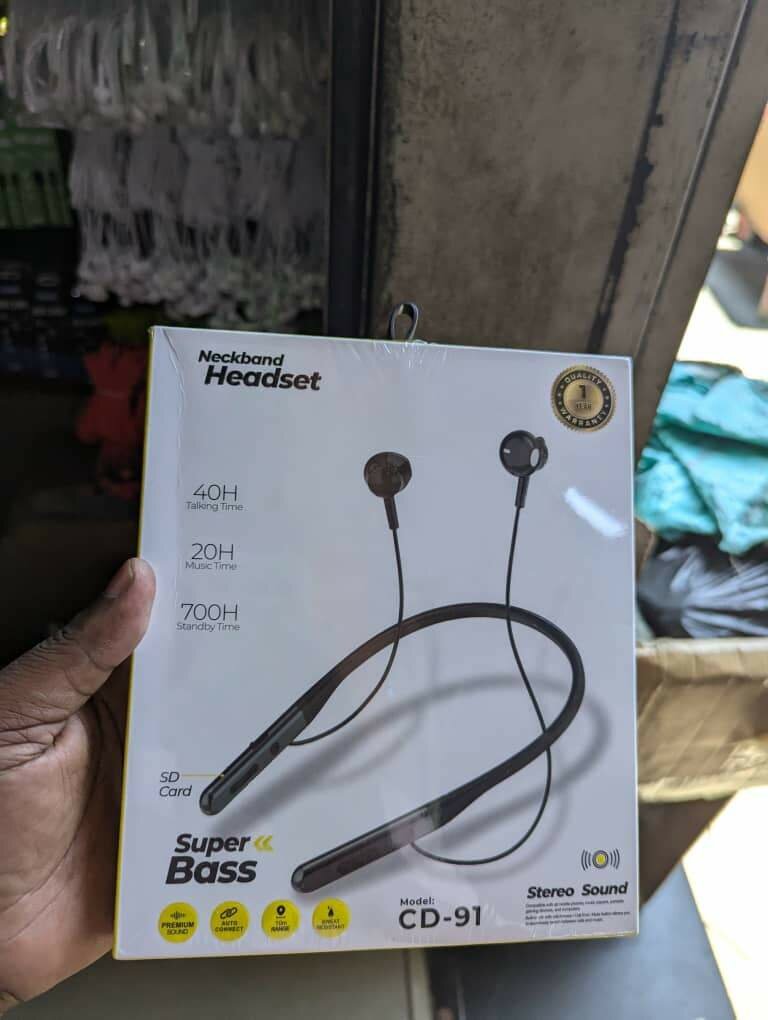 Neck headsets with memory card provision