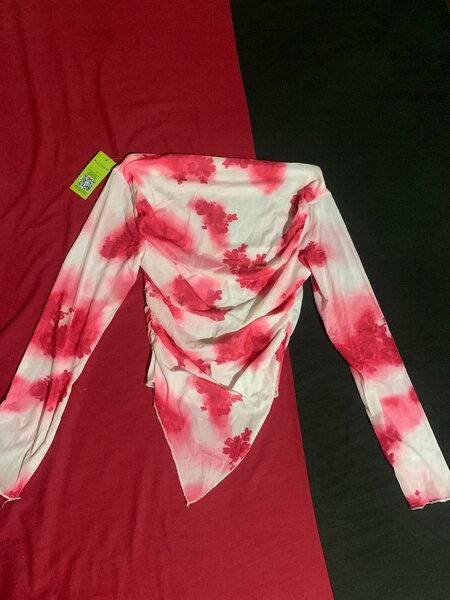 Top moulant à manches longues imprimé