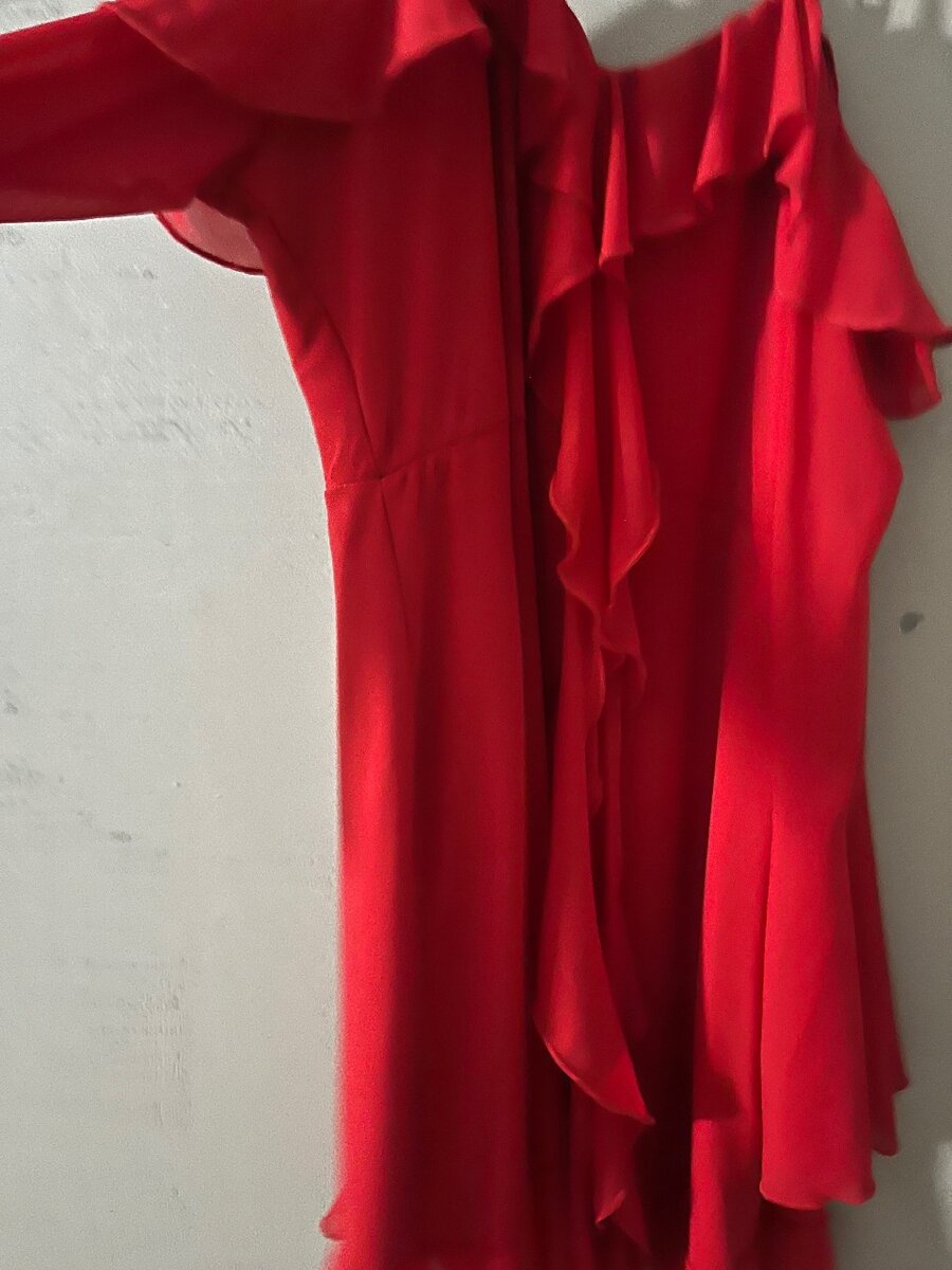 Robe volante rouge élégante