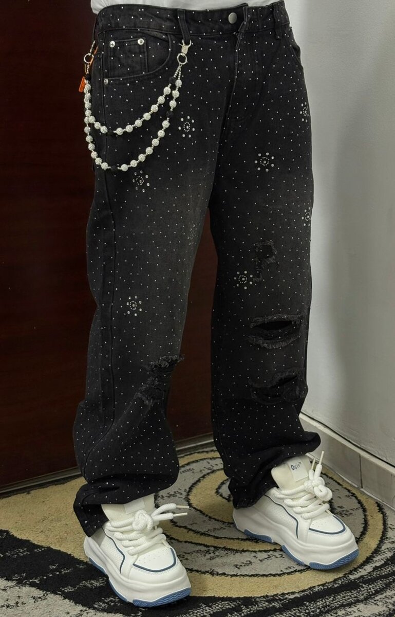 Jeans noirs avec décorations