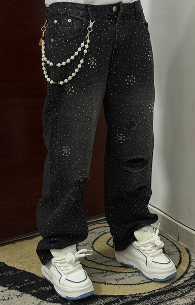 Jeans noirs avec décorations