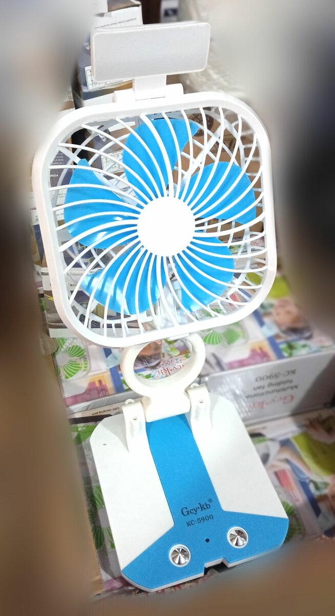 Ventilateur rechargeable muni d'une veilleuse