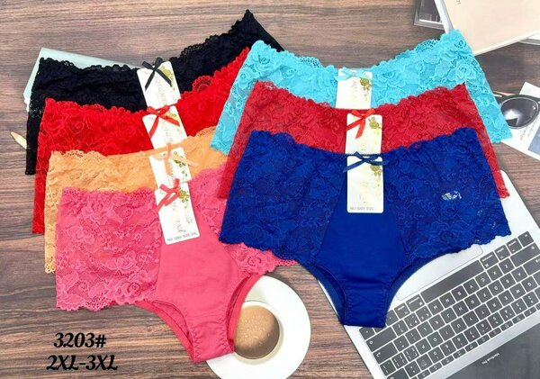 Culottes en dentelle colorées