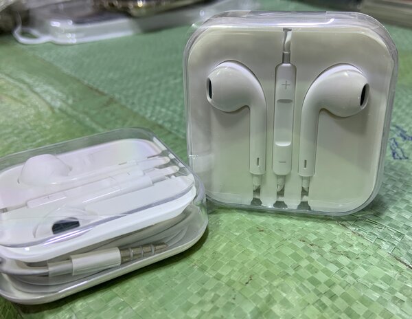 Écouteurs filaires avec micro