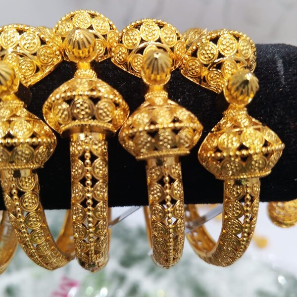 Bracelets dorés élégants