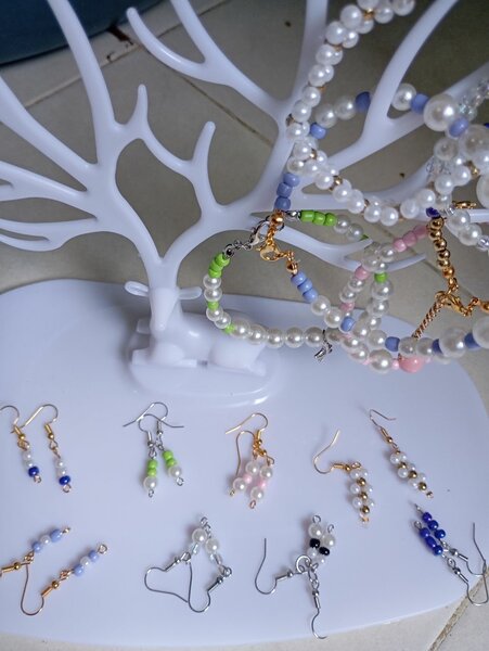 Lot de 8 boucles d'oreilles