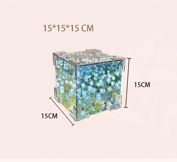 Светильник с бесконечными тюльпанами