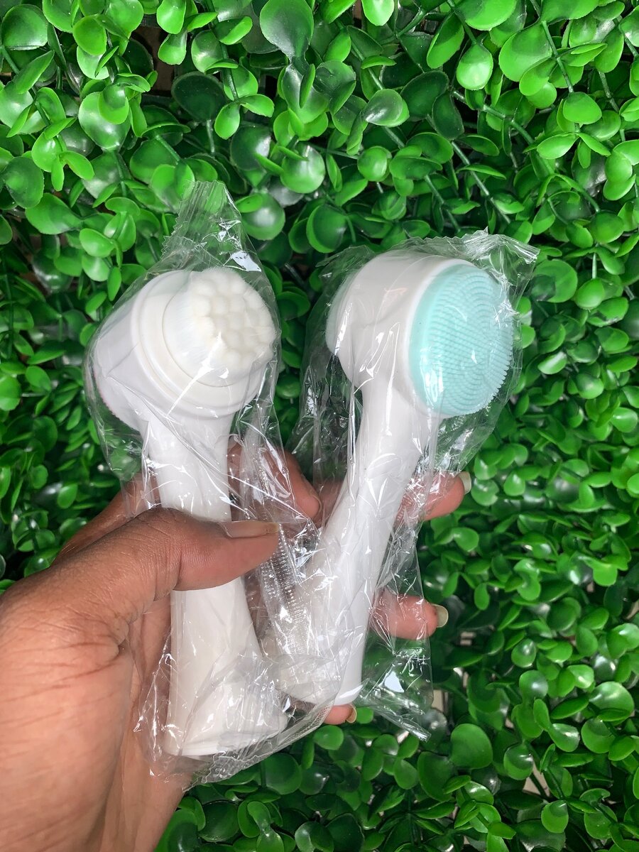 Brosse nettoyante pour le visage 2 en 1