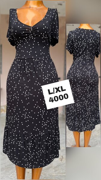 Robe Noire à Pois Élégante