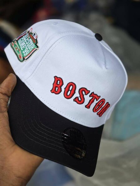 Casquette Boston blanche et noire
