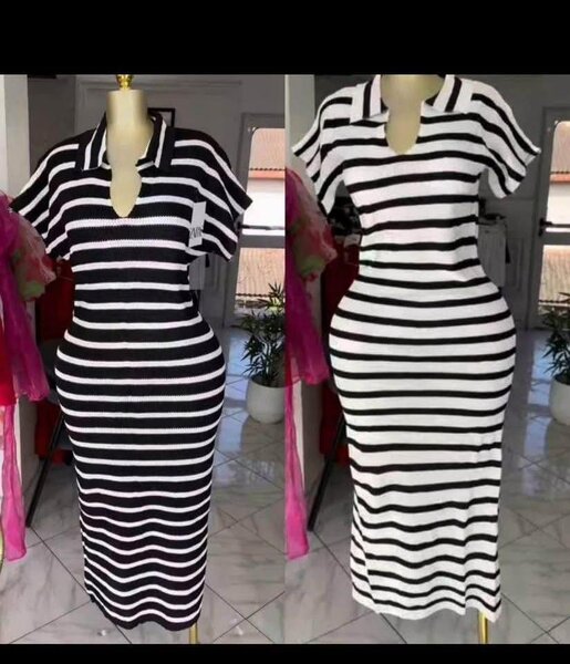 Robe élégante à rayures et perles