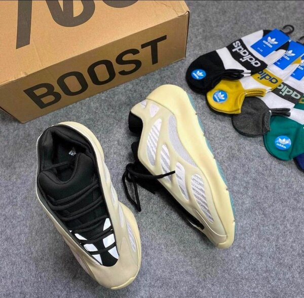 Yeezy 700v3