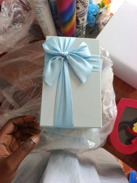 Boîte cadeau bleu élégante