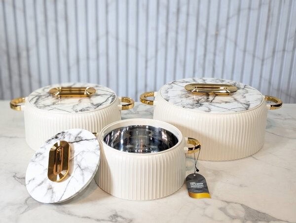 Ensemble de casseroles en marbre