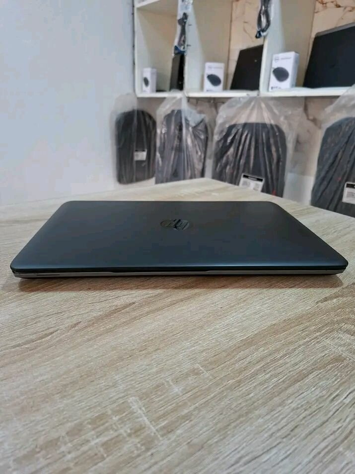 HP Laptop Professionnel 14"