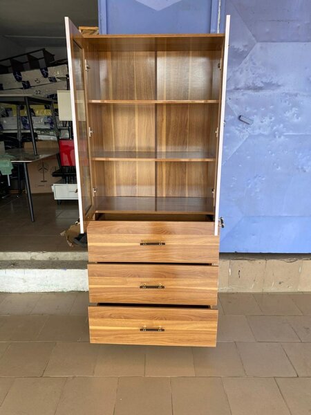 Armoire moderne en bois