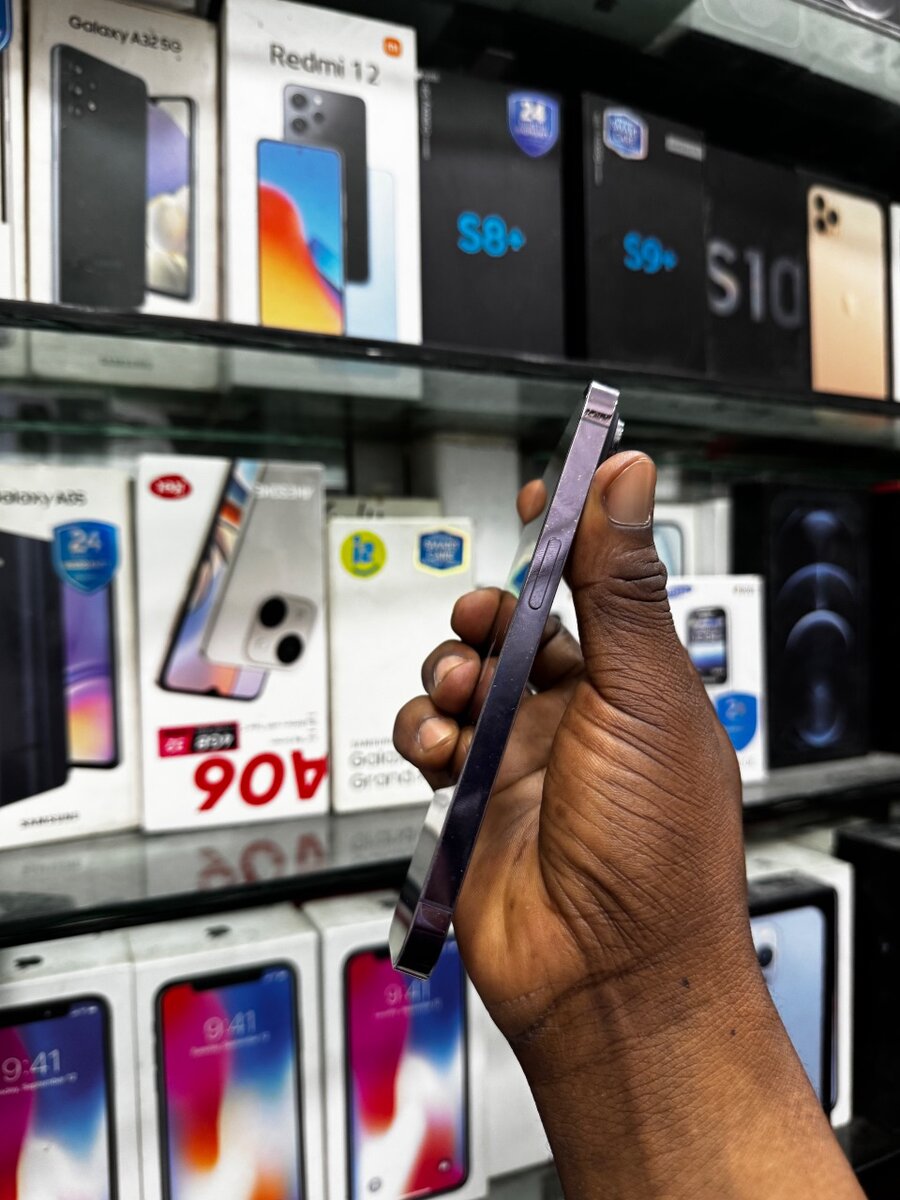 iPhone 14 pro Casi neuf