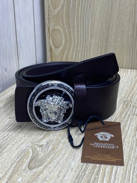 Ceinture en cuir avec boucle décorative