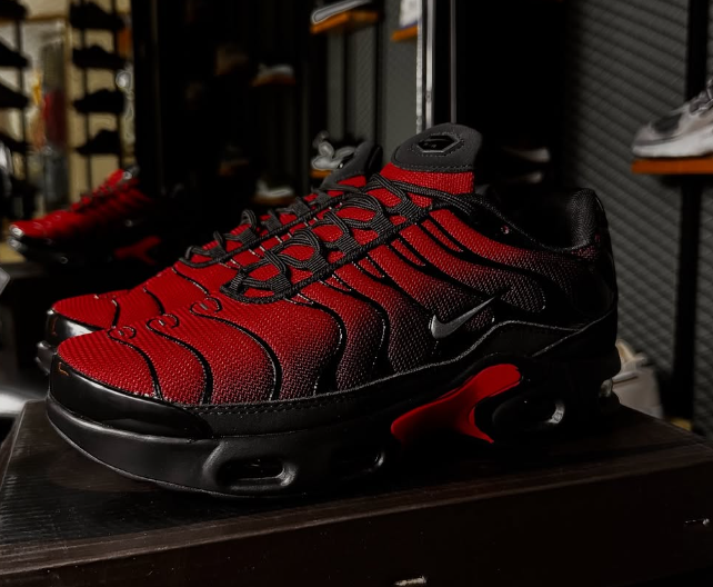 Red Nike TN