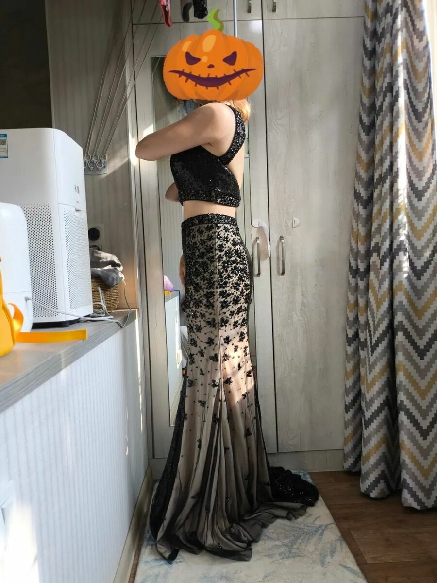 Вечернее платье с вышивкой