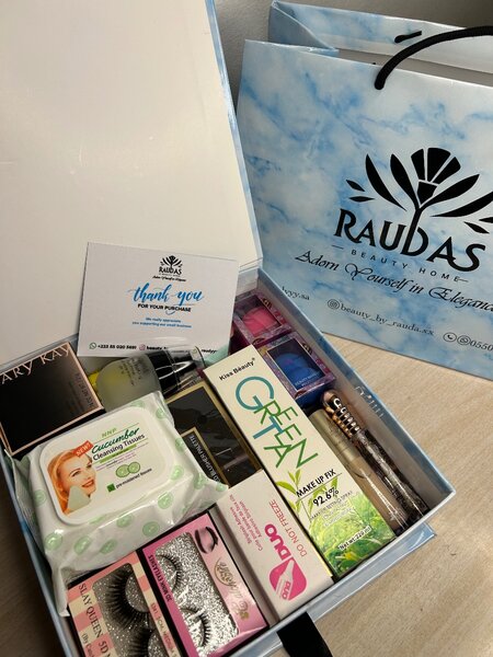 Makeup products and kit