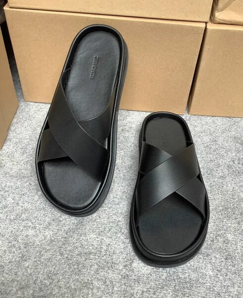 Sandales confortables modernes