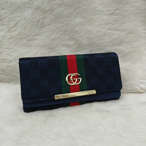 Gucci Wallet only 1 item 10 colors available