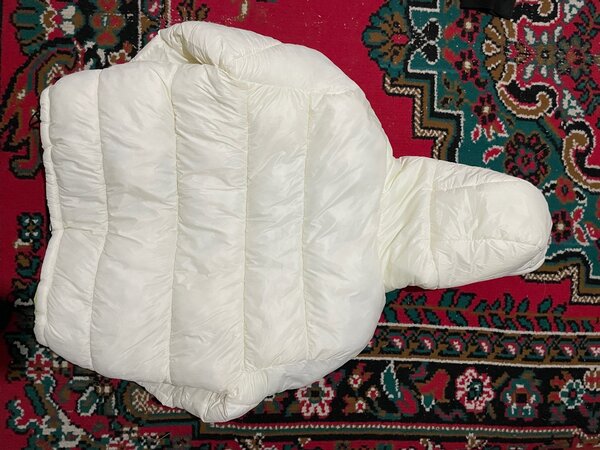 Белая куртка новая !