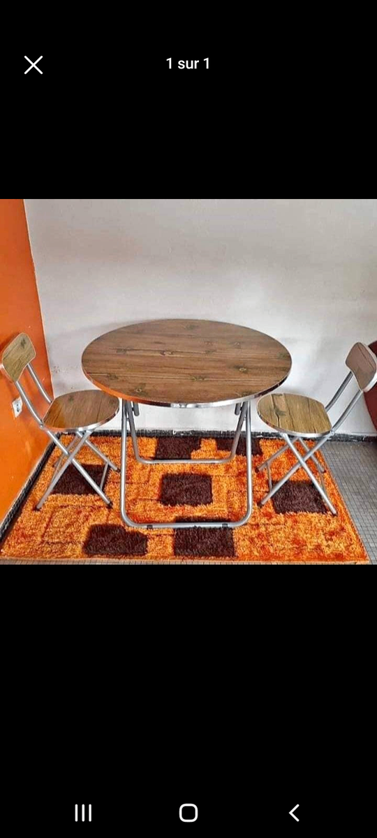 Table à manger et 2 chaise