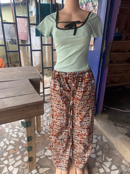 Pantalon akanra et petit haut