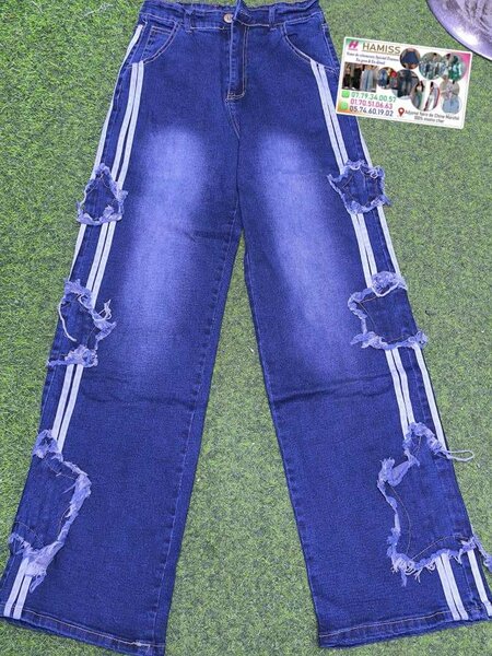 Jeans larges à effet déchiré