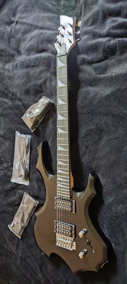 Продается обсолютно  новая электро гитара