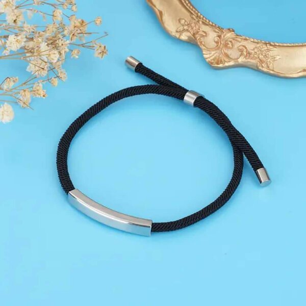 Bracelet en corde noire élégante