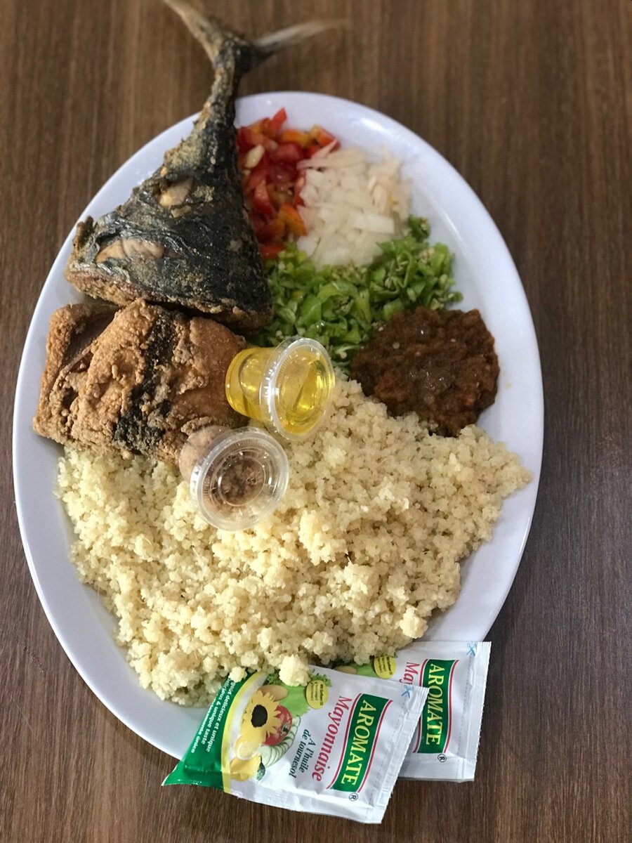 Garba, avec de l´attiéké debou