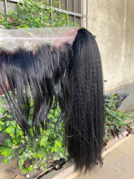 Postiche et lace frontale