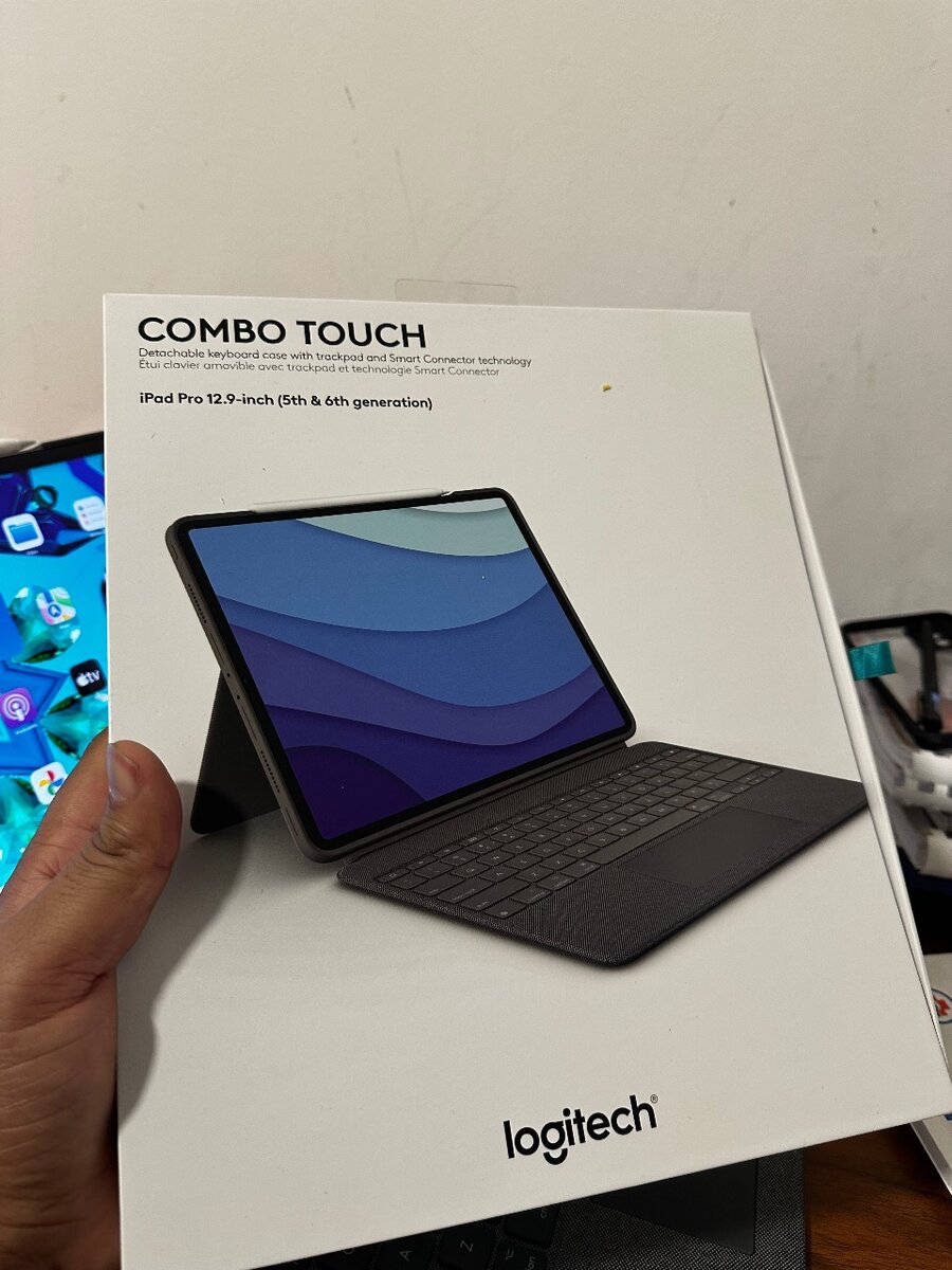 iPad Pro 6th generation 12.9 inch Wi-Fi and cellular 256gb